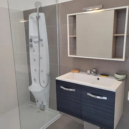 Agreable Avec Vue A - 30 M² Avec Acces *